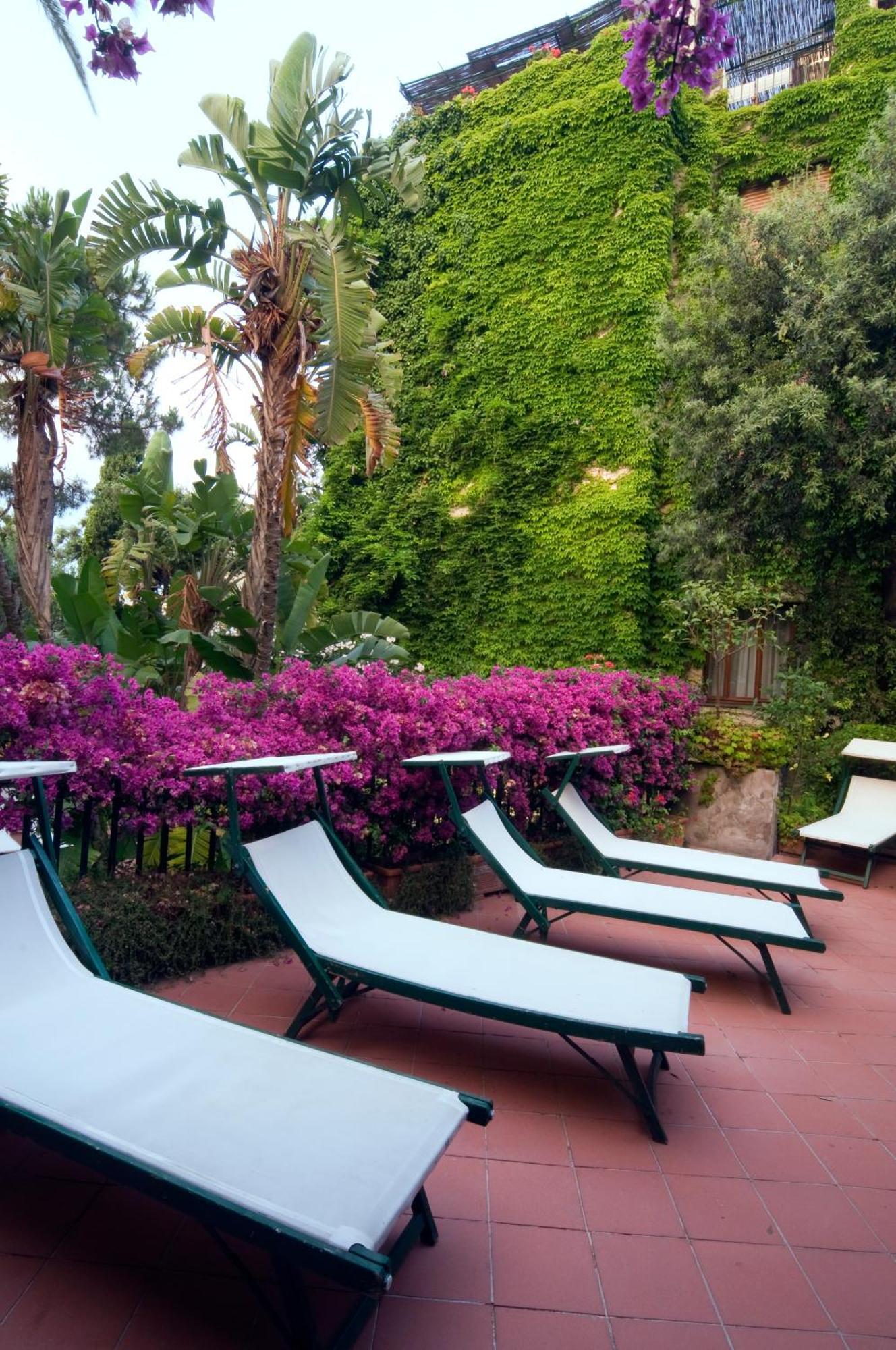 Hotel La Villarosa Terme Ísquia Instalações foto