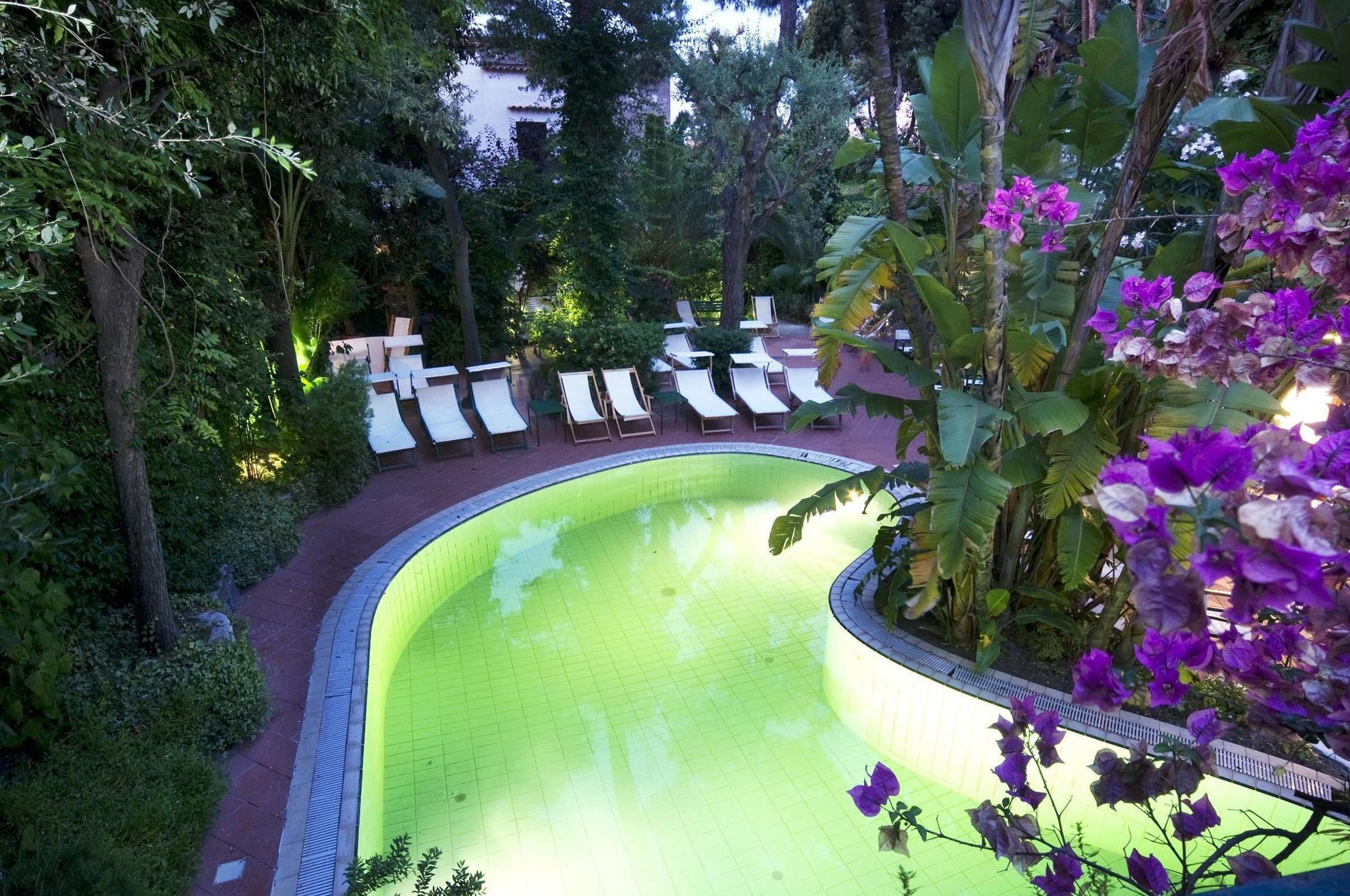 Hotel La Villarosa Terme Ísquia Instalações foto