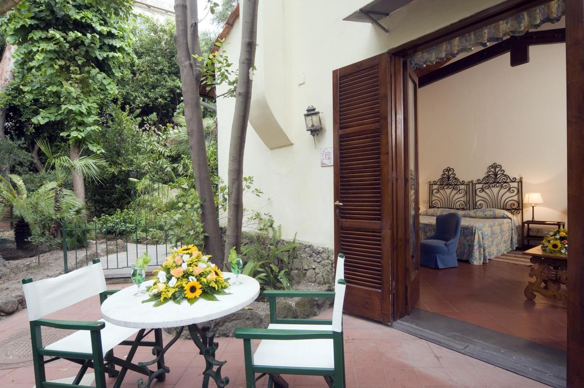 Hotel La Villarosa Terme Ísquia Exterior foto